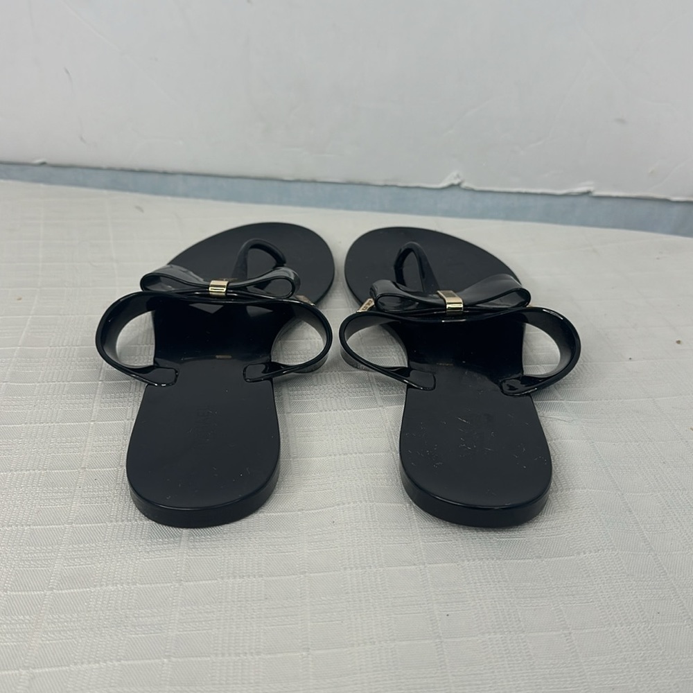 Michael Kors Kayden Jelly Bow Tie Thong Sandals in Black. Size 10. - Picture 3 of 9